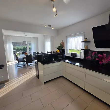 Sunshine Villa *